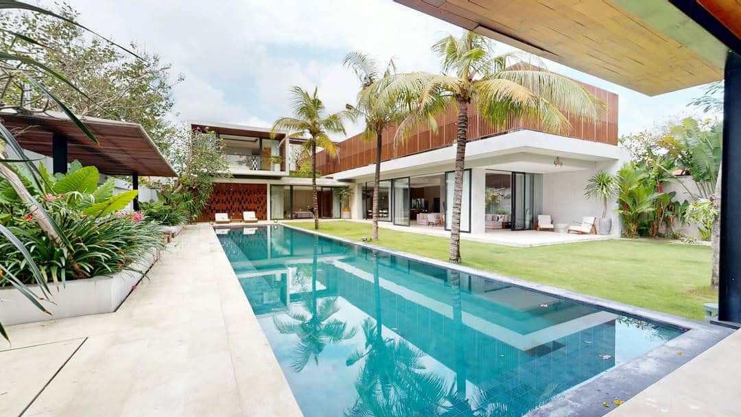 LUXURY 4 BEDROOM VILLA FOR SALE LEASEHOLD IN BATU BELIG BE-2151 